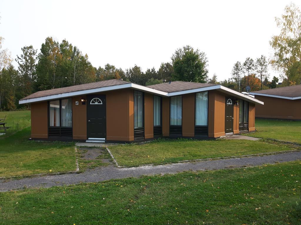 Chalets Du Lac Matapedia Val-Brillant Exterior photo