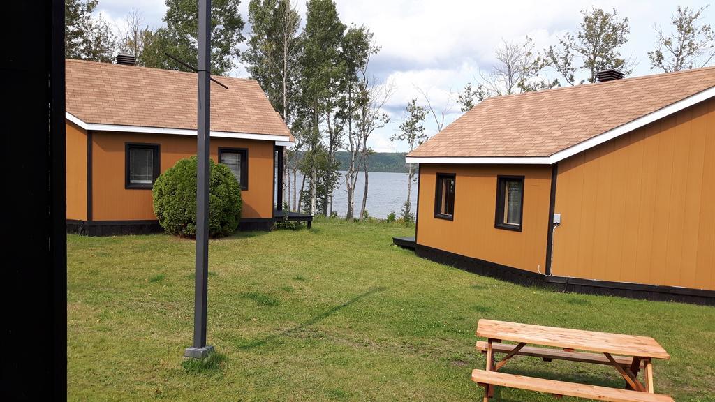 Chalets Du Lac Matapedia Val-Brillant Exterior photo